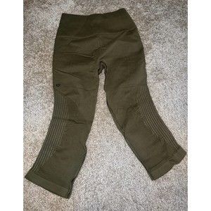 Lululemon Zone In Crop green Seamless Compression Capri  Leggings Size 2